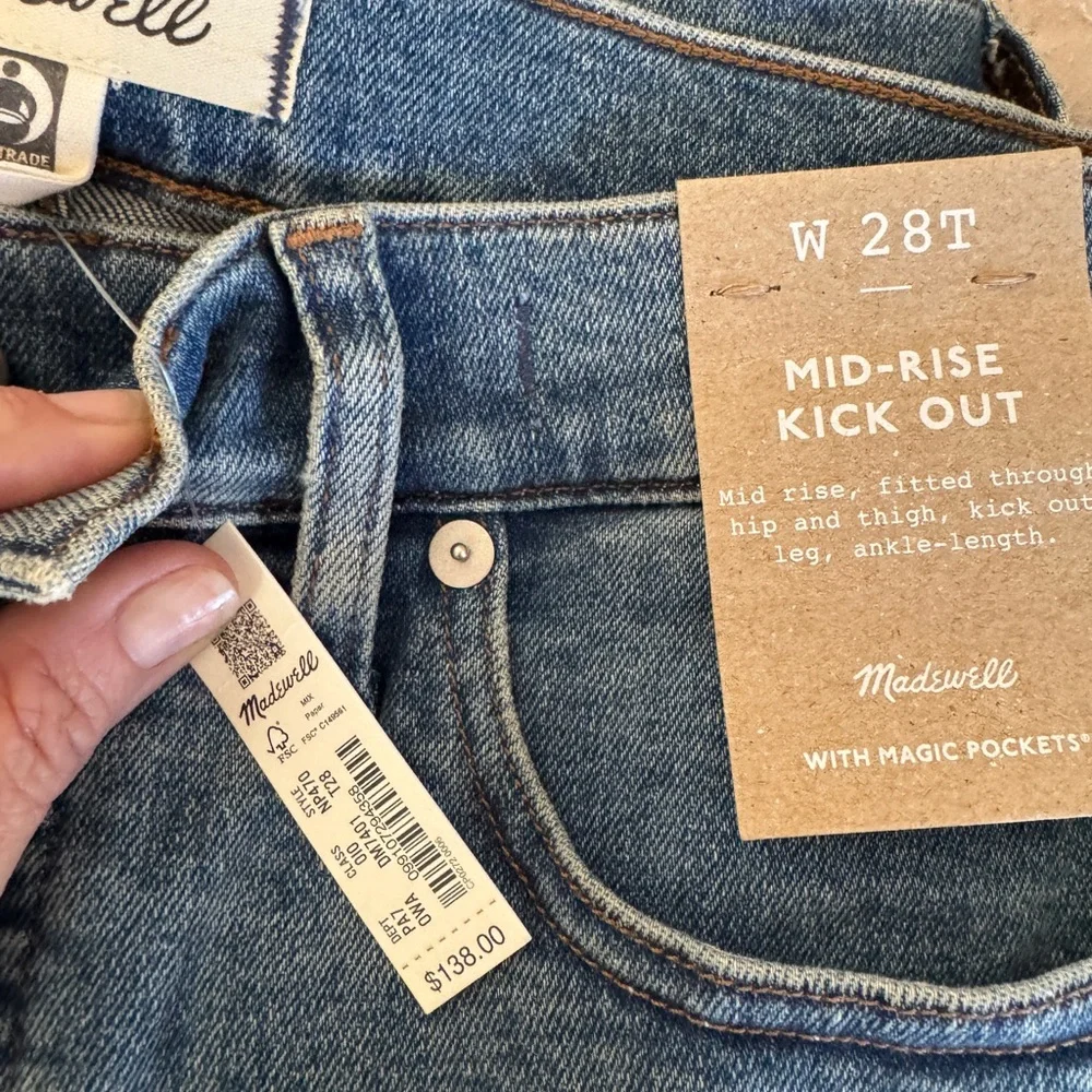 Madewell Mid Rise Kick Out Jean- New with Tags - Picture 3 of 6